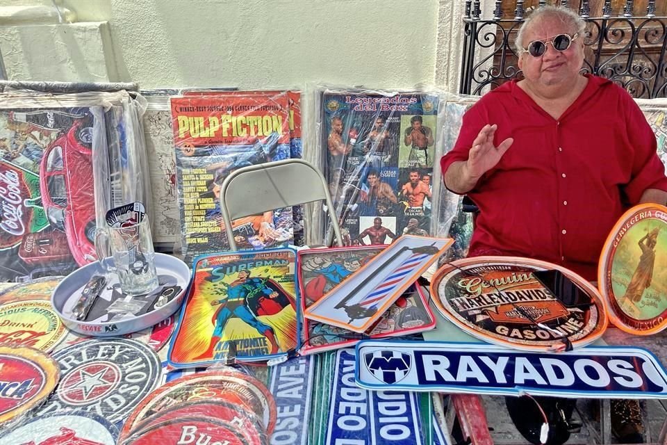 Tomás Sánchez Alarcón, de 60 años, es uno de los expositores del Callejón Cultural. Realiza cuadros vintage desde hace más de 10 años. Se ubica en esquina de Mina y Abasolo.