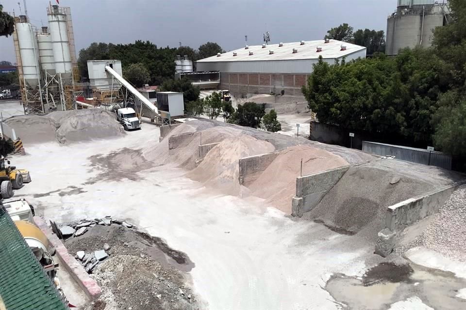 Vecinos de al menos seis unidades habitacionales en Azcapotzalco padecen la mala planeación urbana de las zonas industriales de la Alcaldía.
