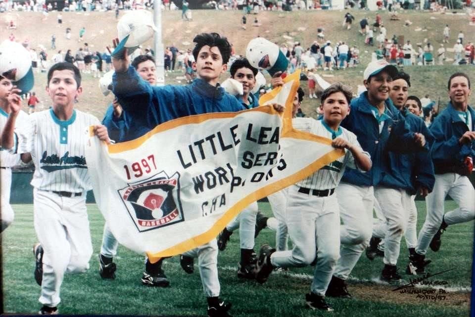 Los Vaqueros de la Linda Vista dan la vuelta triunfal tras coronarse en Williamsport.