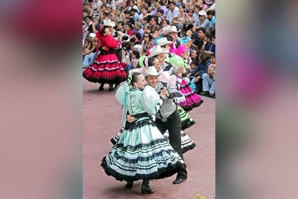 Un total de 39 grupos y ballets se presentarán en el Teatro de la Ciudad y la Explanada del Museo de Historia Mexicana.