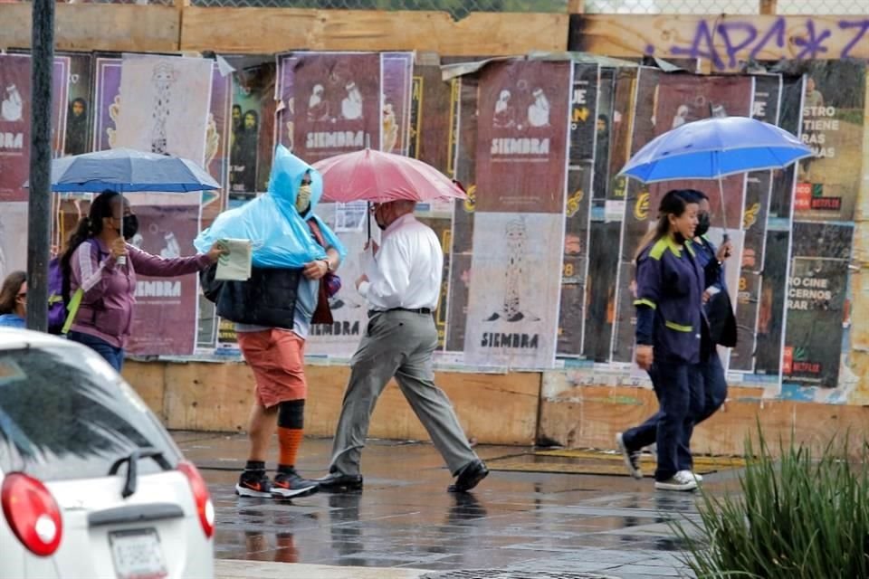 Las lluvias en la Ciudad de México se encuentran 36 por ciento abajo de la media histórica debido a la sequía, alertó ayer la Conagua.