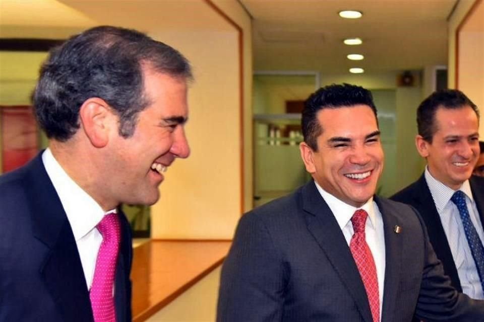 Audios exhiben la buena relación entre el presidente del INE, Lorenzo Córdova, y el líder nacional del PRI, Alejandro Moreno.