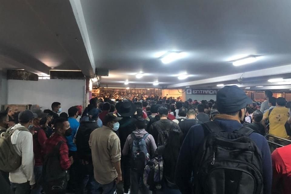 Debido a lluvia, Línea A del Metro no ofrece servicio en la mayor parte de su ruta, de Peñón Viejo hasta La Paz, lo que afecta a usuarios.