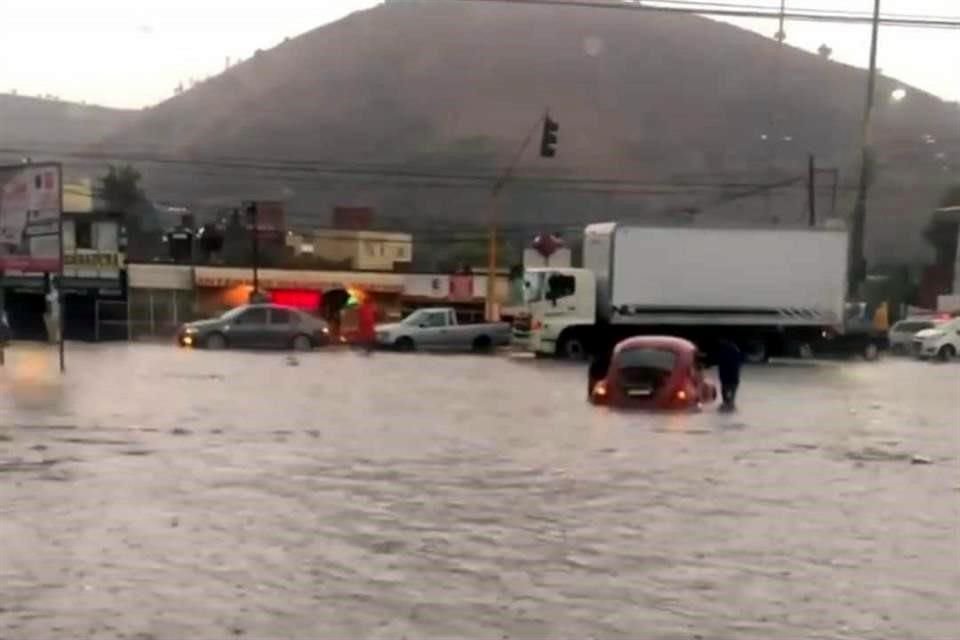 La autopista México-Puebla fue cerrada a la altura de la Virgen, en dirección a Chalco.