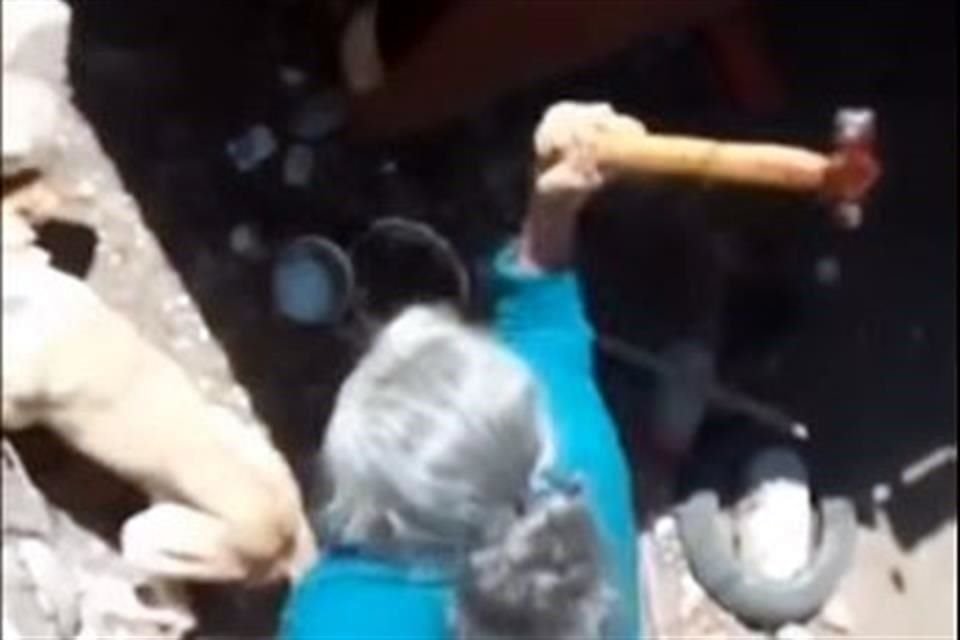 La mujer fue evidenciada golpeando a su perro hasta matarlo en Querétaro capital.