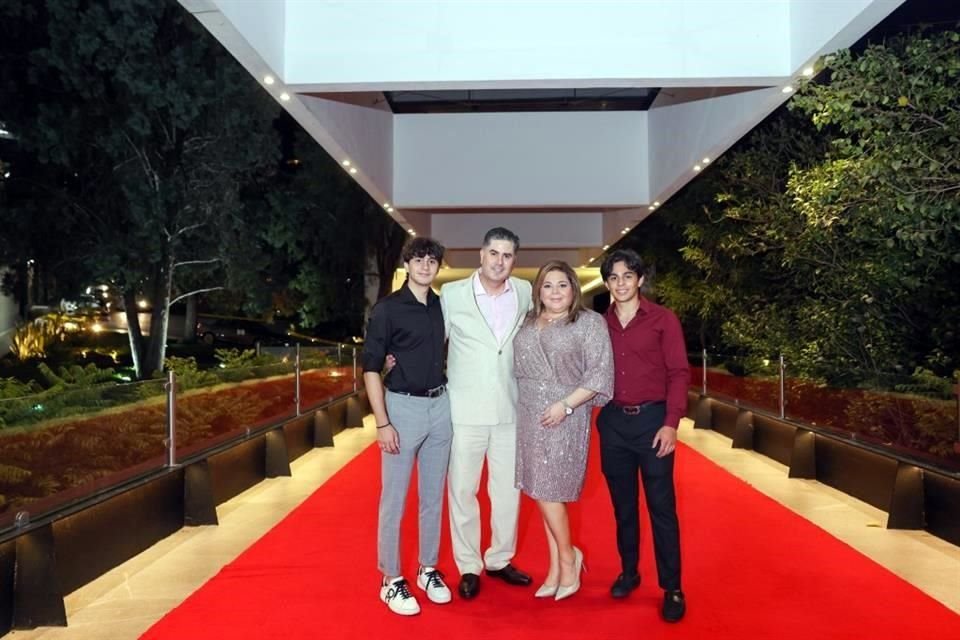 Saúl Sifuentes Elizalde , Saúl Sifuentes Palacios, Liliana Elizalde Chalita de Sifuentes y Emiliano Sifuentes Elizalde