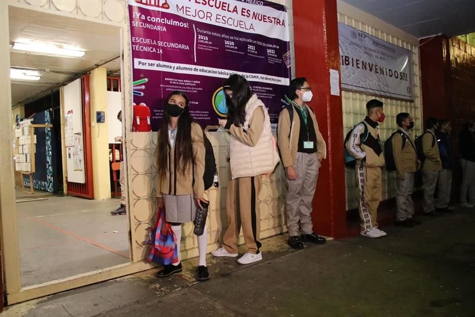 Los estudiantes portaron cubrebocas.