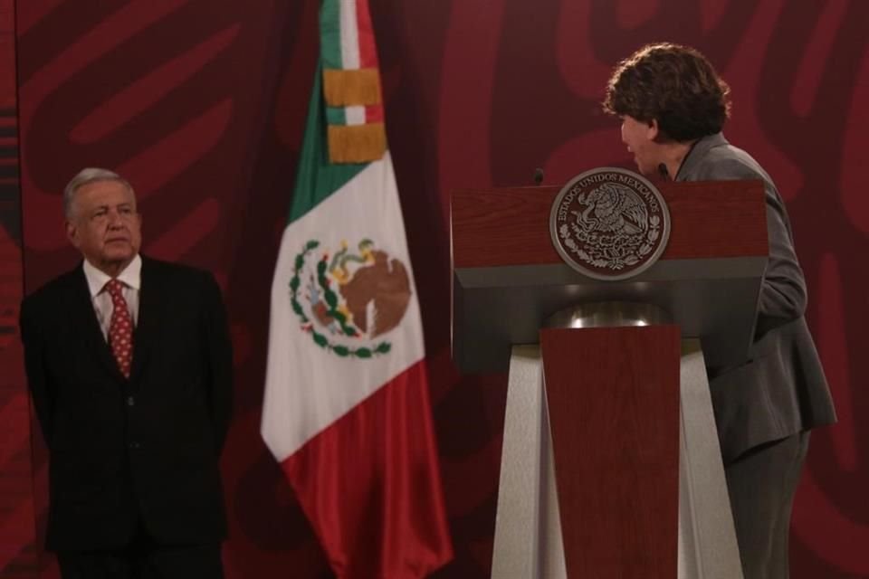 Gómez agradeciendo a López Obrador.
