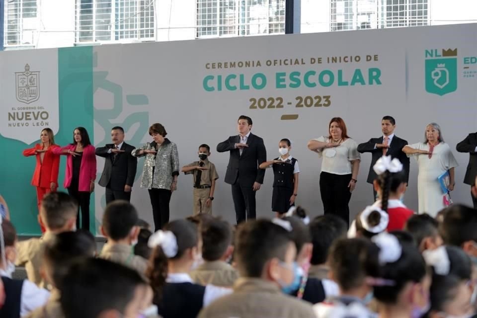 El Gobernador en su mensaje exhortó al personal docente a mantenerse vigilante del bullying que pueda presentarse en el aula y pidió crear entornos seguros para los pequeños.