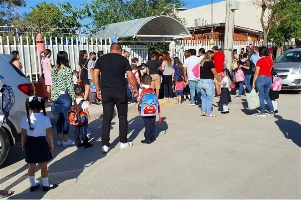 El regreso a clases en Ciudad Juárez estuvo entre la preocupación por Covid-19 y la violencia reciente en la ciudad fronteriza de Chihuahua.