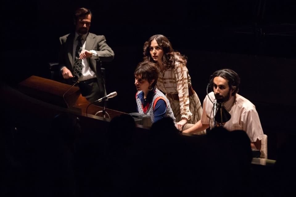 El actor protagonista trabajó a lado de Zuria Vega durante la primera temporada.