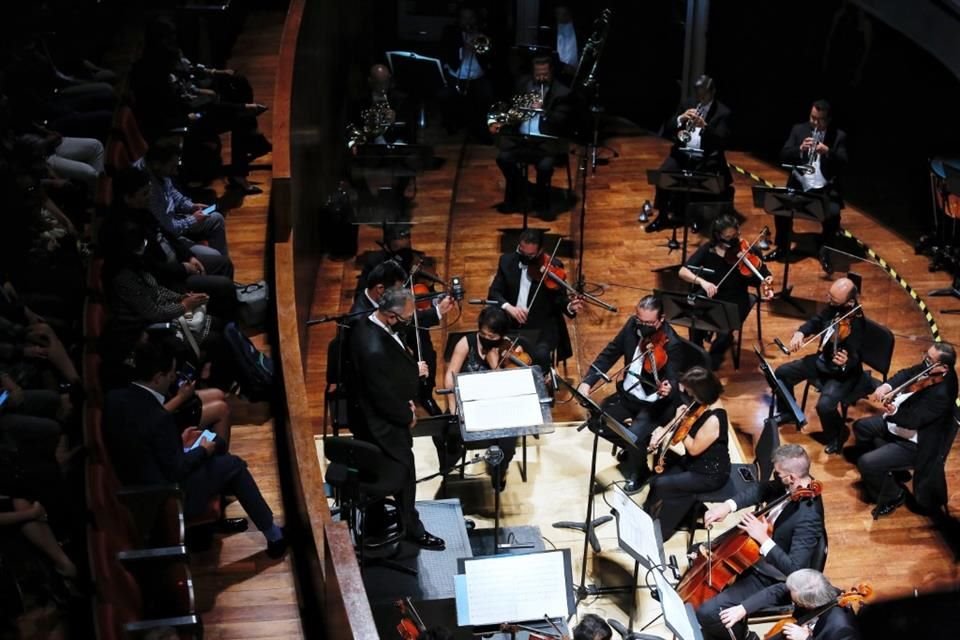La Orquesta Sinfónica Nacional musicalizó el homenaje a Silvia Pinal en el Palacio de Bellas Artes.