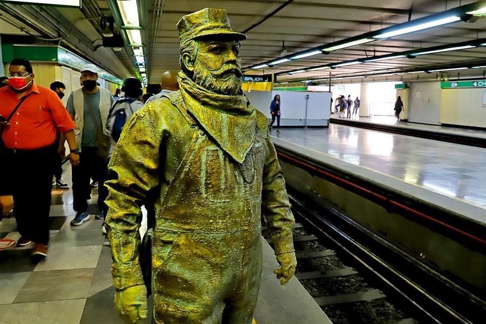 Miguel Moctezuma caracterizado.