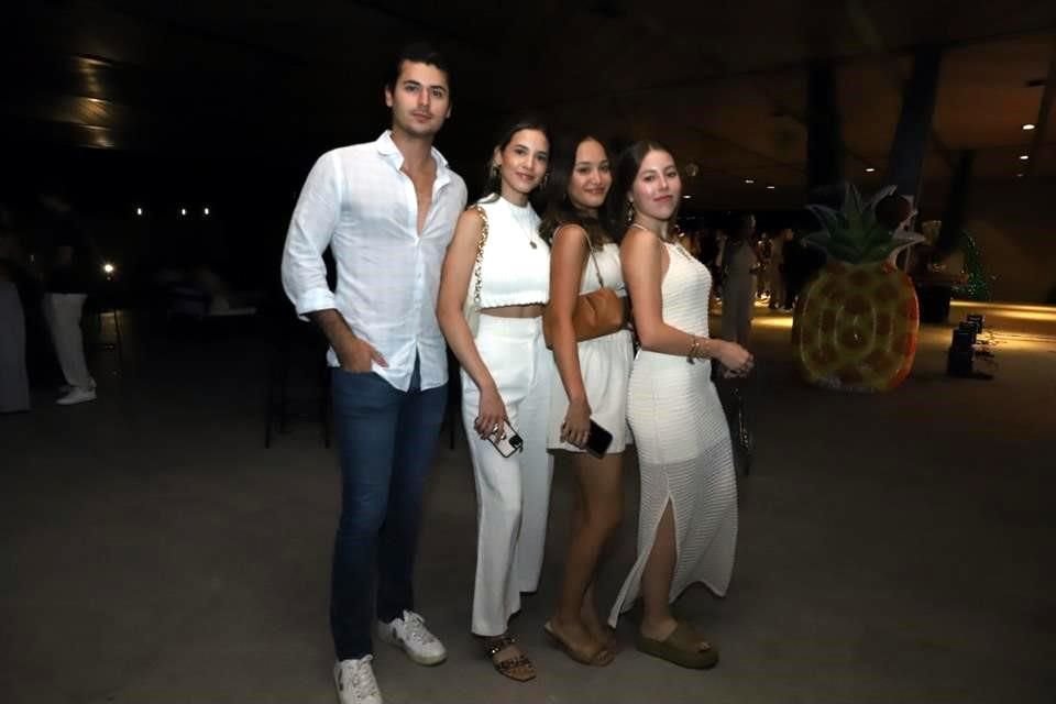 Juan Carlos Martínez, Ana Sofía Cantú, Andrea Cantú y María Andrea González