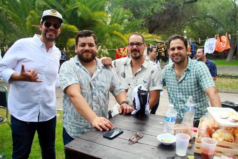 Adrián Bustamante, Carlos Minila, Alejandro Flores y David Meléndez
