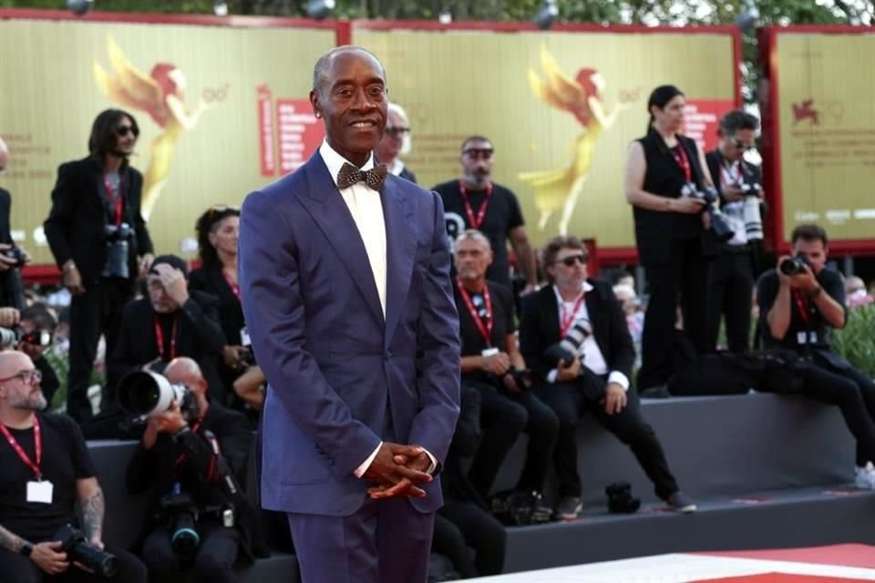 Don Cheadle, uno de los protagonistas de 'White Noise', arriba a la premiere mundial de la cinta.