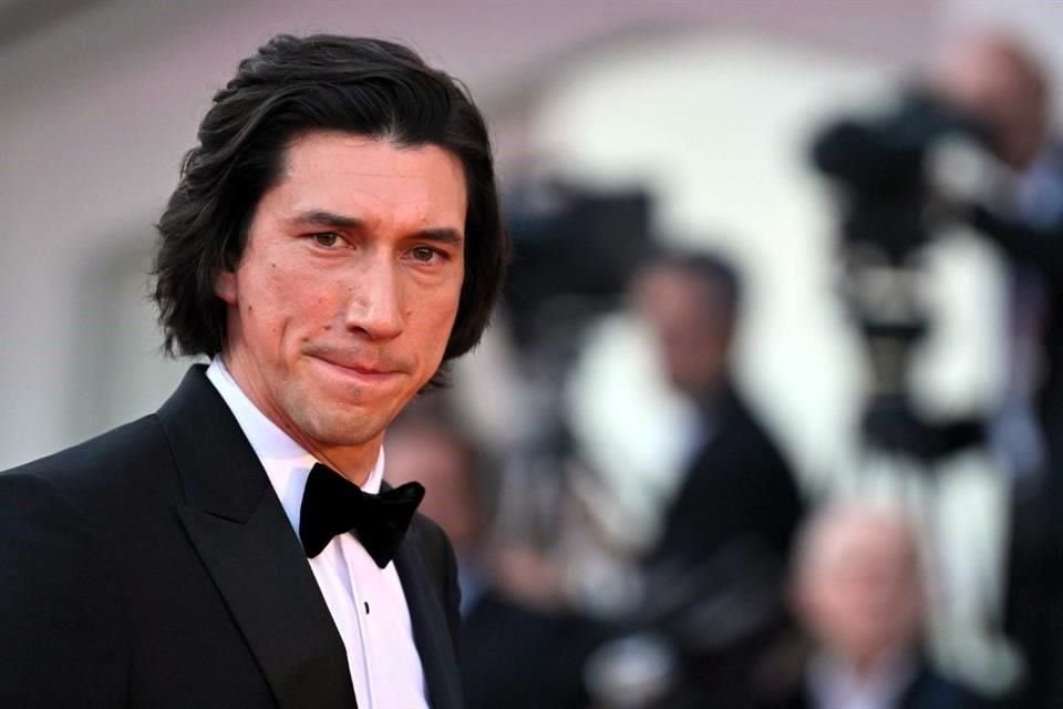 Adam Driver, protagonista de 'White Noise', fue de los primeros en llegar a la premiere de la película.