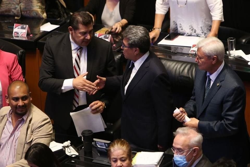 Alejandro Armenta, cercano a Monreal, fue nombrado presidente de la Mesa Directiva del Senado, en votación que tuvo que realizarse 3 veces.