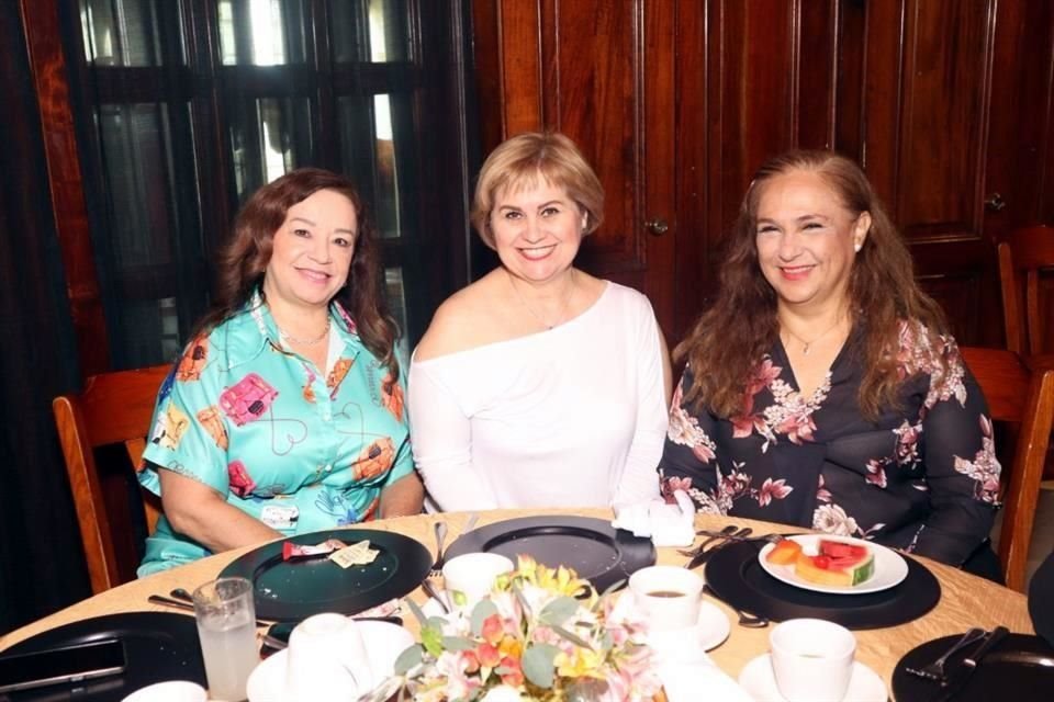 Maricela Cisneros, Nelly Salinas y Marissa Puente