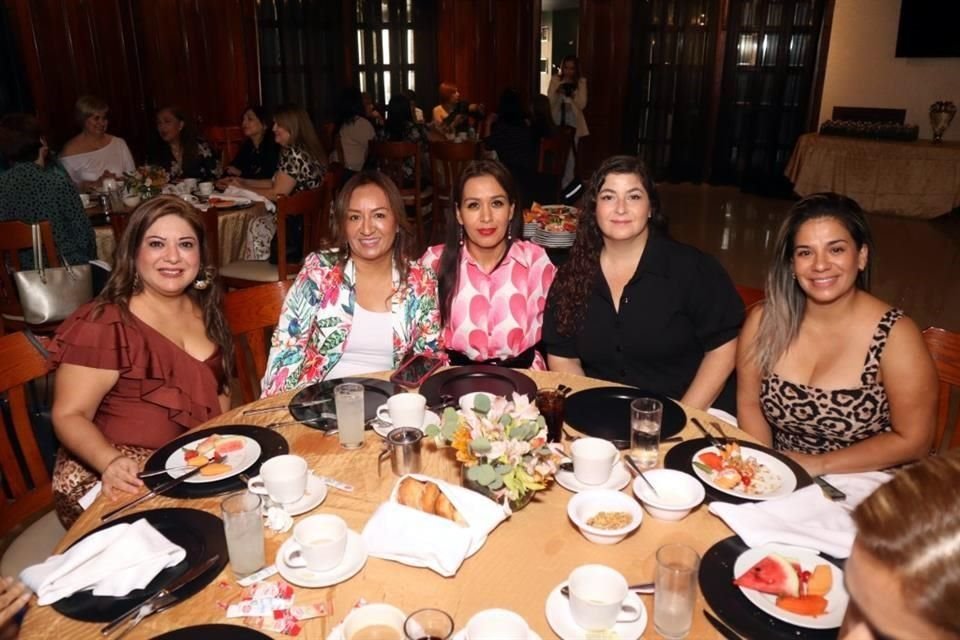 Tania Navarro, Janeth Figueroa, Patricia Perales, Elizabeth Garza y Karla García