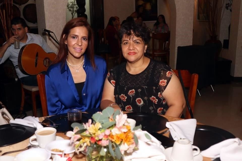 Sandra de León y Vianey Hernández