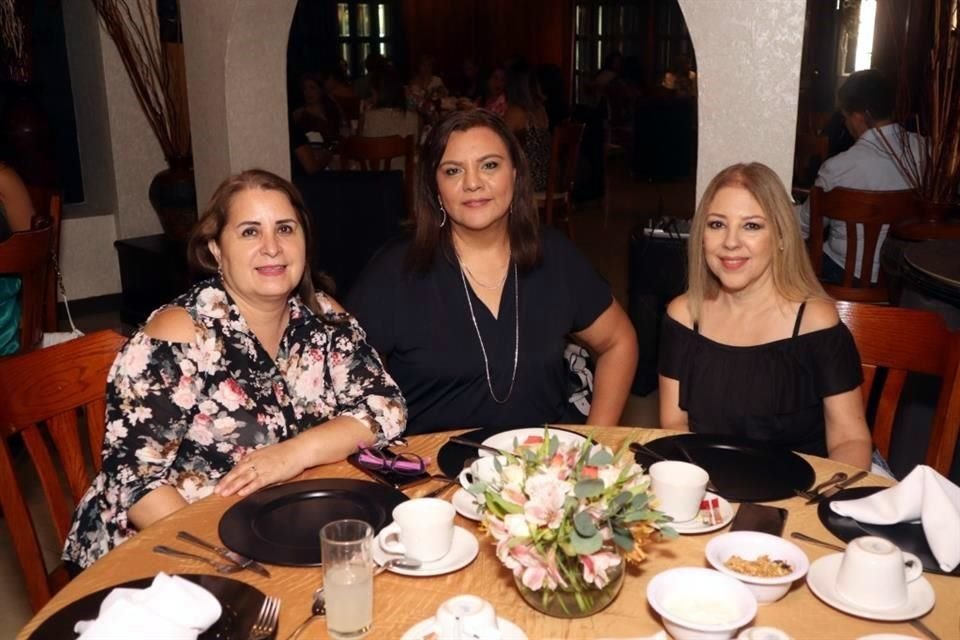 Alicia Tostado, Lorena Narváez y Carolina Betancourt