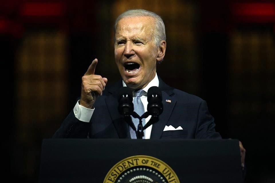 El Presidente Joe Biden llamó a defender la democracia en un discurso en Filadelfia.