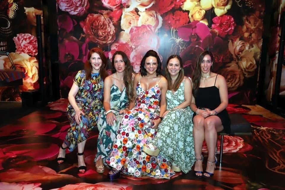 Lydia Garza, Bertha Haddock, la festejada, Adriana Treviño y Luisa Fernanda Reyes