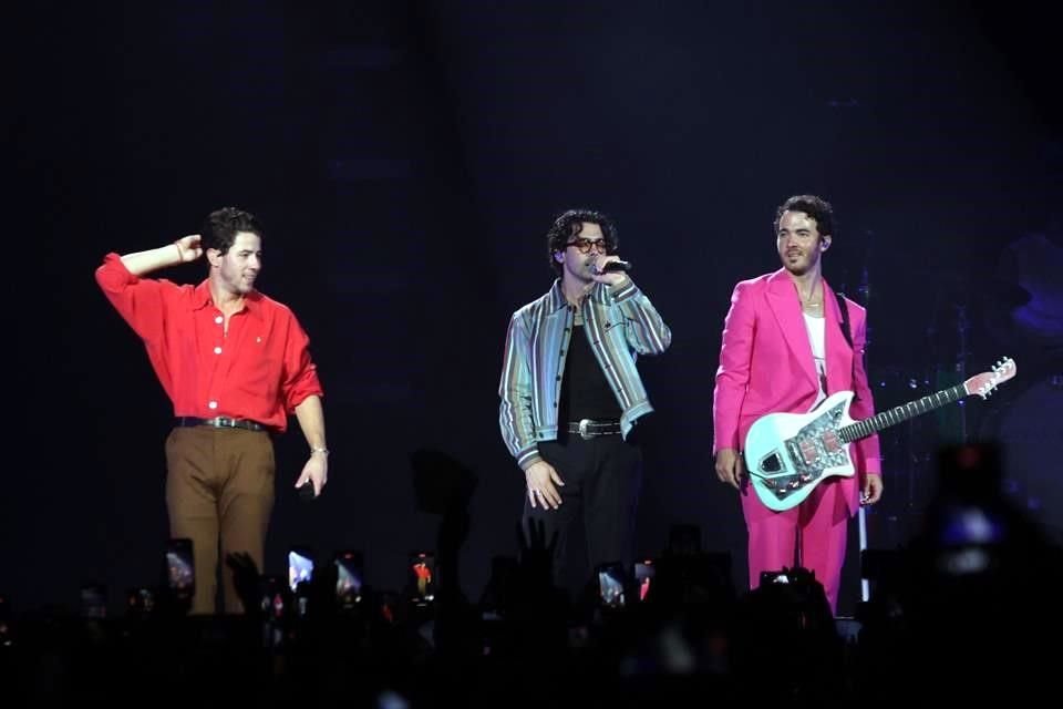 'Introducing Me', 'Gotta Found You' y 'Goodnight and Goodbye' fueron las canciones sorpresas, ya que no estaban programados en el setlist de sus conciertos de la CDMX.