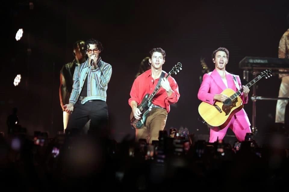 Los Jonas Brothers reunieron a 14 mil personas en la Arena Monterrey.