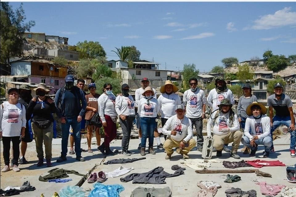 En el sitio se ubicaron ropa y calzado de los desaparecidos.