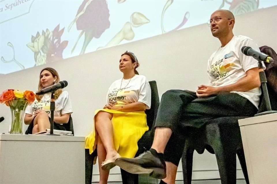 Lupita Castillo, Mara Sepúlveda e Isaac Olvera, durante la presentación del libro.