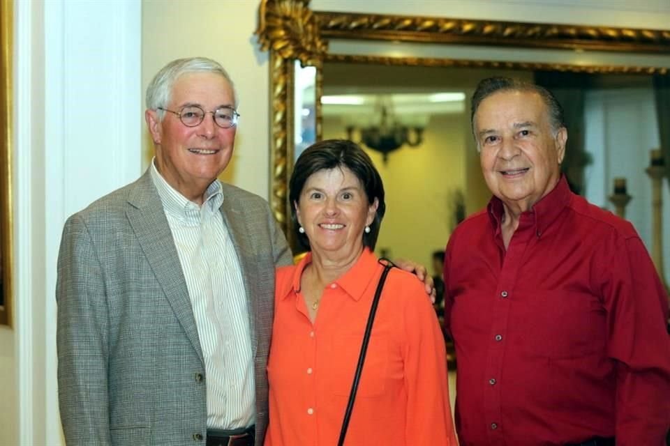 Américo Martínez, Lourdes de Martínez y Gerardo Elizondo