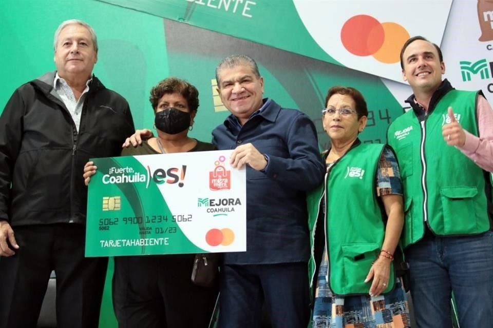 El Gobernador Miguel Ángel Riquelme (al centro) y el Secretario de Inclusión y Desarrollo Social Manolo Jiménez (der.) hicieron el anuncio.