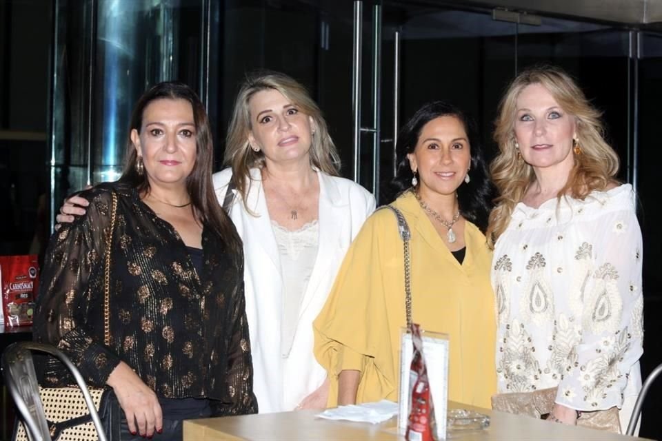 Mónica Sánchez de Cantú, Alejandra Sáenz de Garza, Mónica Palacios de Martínez y Adriana Belden
