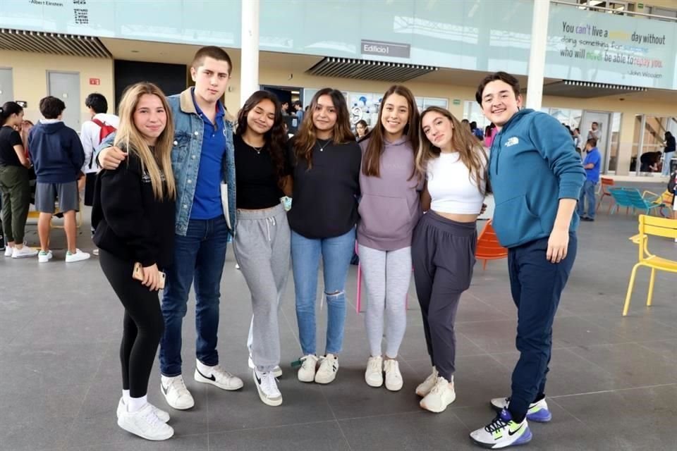 Regina de la Garza, Fernando Aguirre, Paulina Moncada, Sofía Luna Escamilla, Mariana Larraga, Camila Gutiérrez y Oscar Villarreal