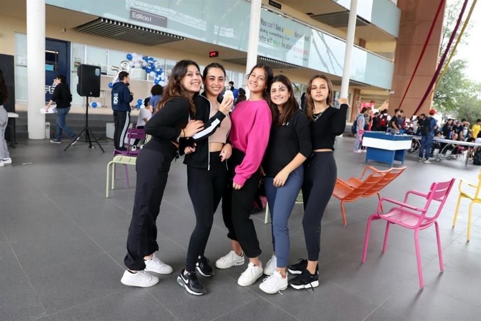 Majo Corzo, Fabiola Varela, Paulina Flores, Mariel Alba y Sofía González