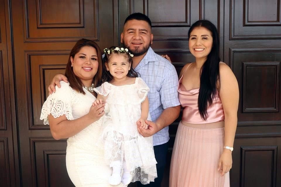 Karen Gabriela Loya Barba, Ximena Martínez Loya, Noel Torres y Olga López