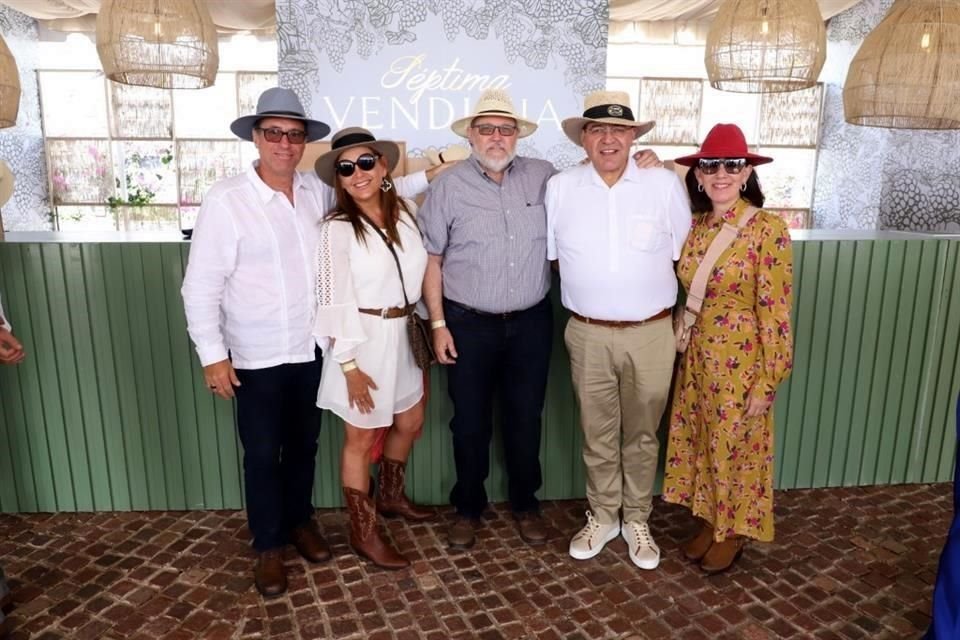 Ramiro Miñarro, Claudia Ruiz de Miñarro, Enrique Iglesias, Enrique Herrera y Lourdes Suárez de Herrera