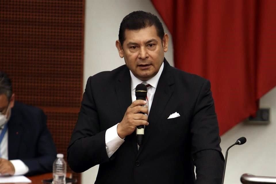 El senador morenista Alejandro Armenta, presidente del Senado, ofrece conducir el debate de la Guardia Nacional de manera institucional.