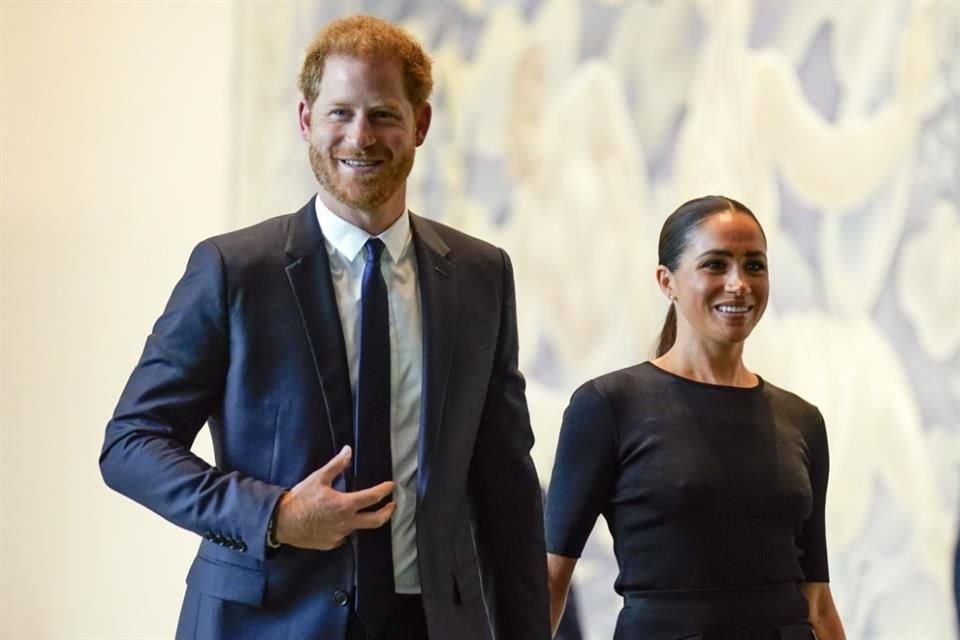 El Príncipe Enrique y Meghan Markle, viajarán a Escocia, donde la Reina Isabel II se encuentra bajo supervisión médica.