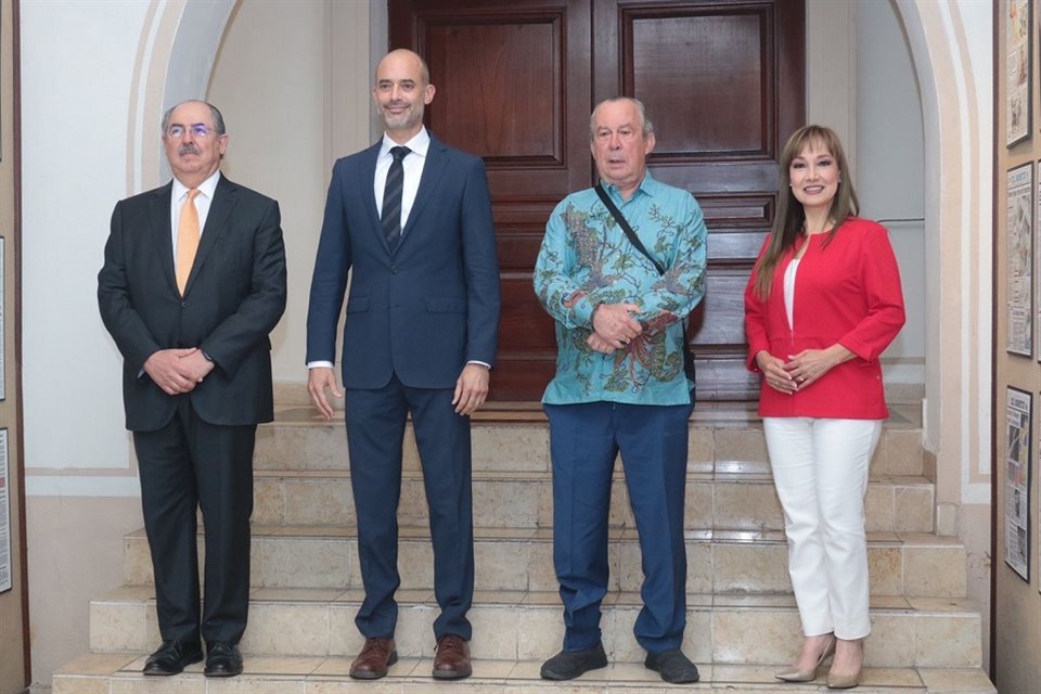 Salvador Benítez, Miguel Treviño, Mauricio Fernández y Silvia Martínez acudieron para participar en el Encuentro Ciudadano de EL NORTE.