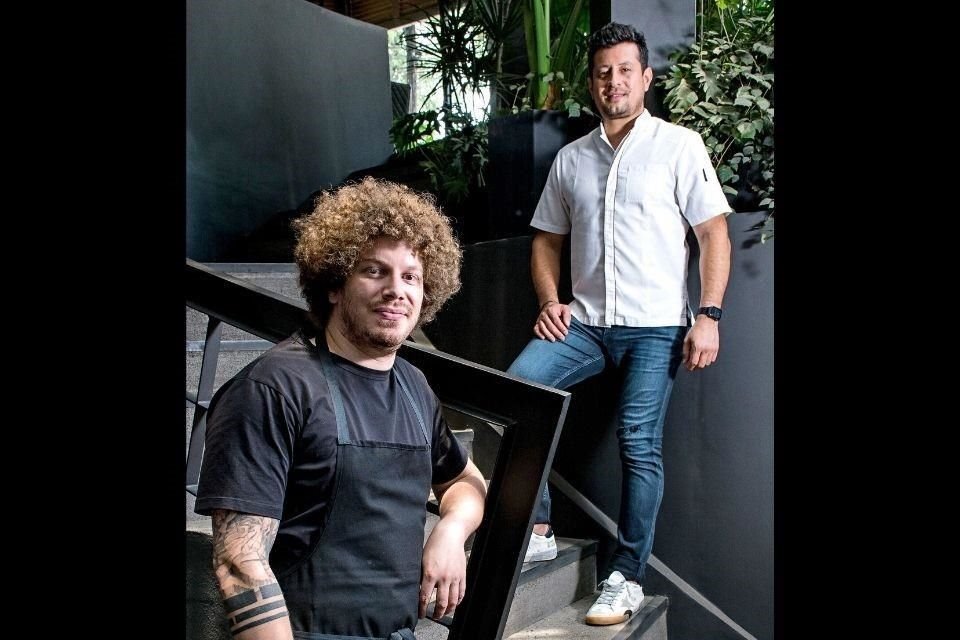 Los chefs Tomás Bermúdez y Sergio Meza crearon Becada, un café ubicado en la trastienda de una tienda de lencería en Guadalajara.