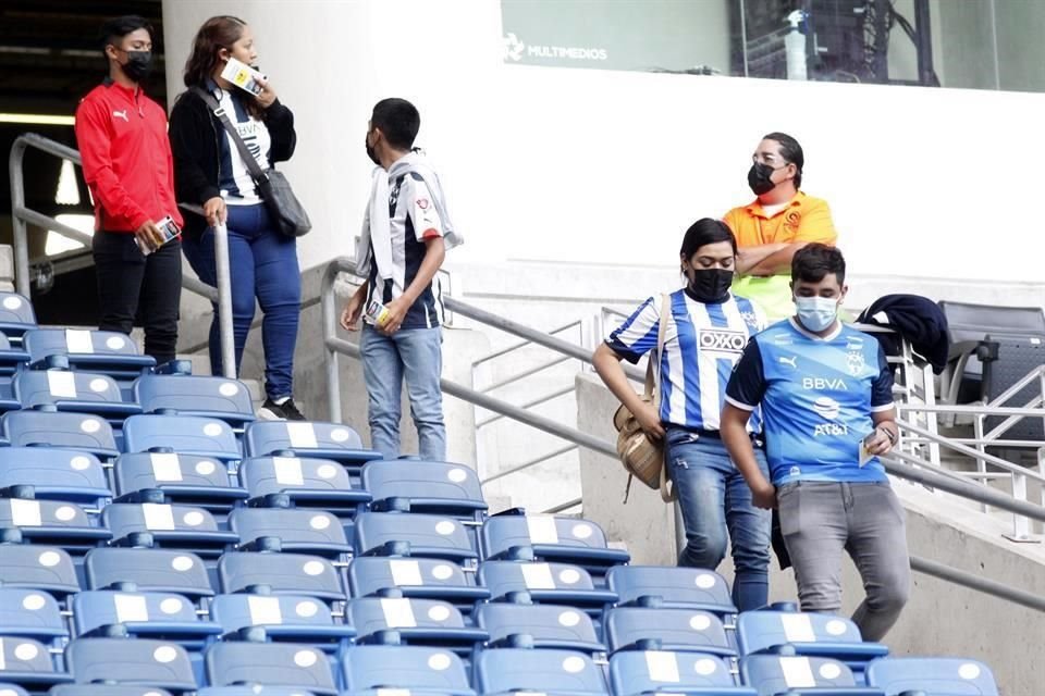 La afición regia se combinó para el duelo de ida de la Semifinal entre Rayadas y Tigres Femenil.