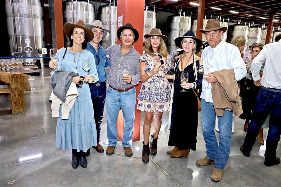 Sofía Izaguirre de García, Horacio García, Lalo Valdés, Kitty Garza de Valdés, Ana Cecilia Ibarra de Guerra y Andrés Guerra