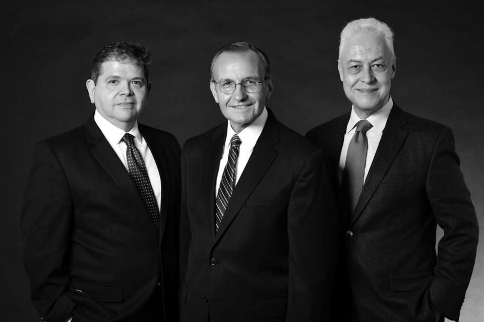 Fernando Villarreal Gonda (izq. a der.), José Roble Flores y Gerardo Puertas.