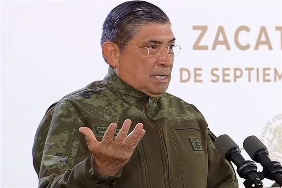 Luis Cresencio Sandoval, Secretario de la Defensa Nacional.