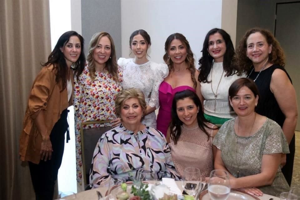 Carol Gresati, Carla M. Garza, la novia, Blanca Villarreal de Canavati, Janeth de Villarreal, Marilú Brunell, Blanca González de Villarreal, Melody de Villarreal y Alicia de Salinas