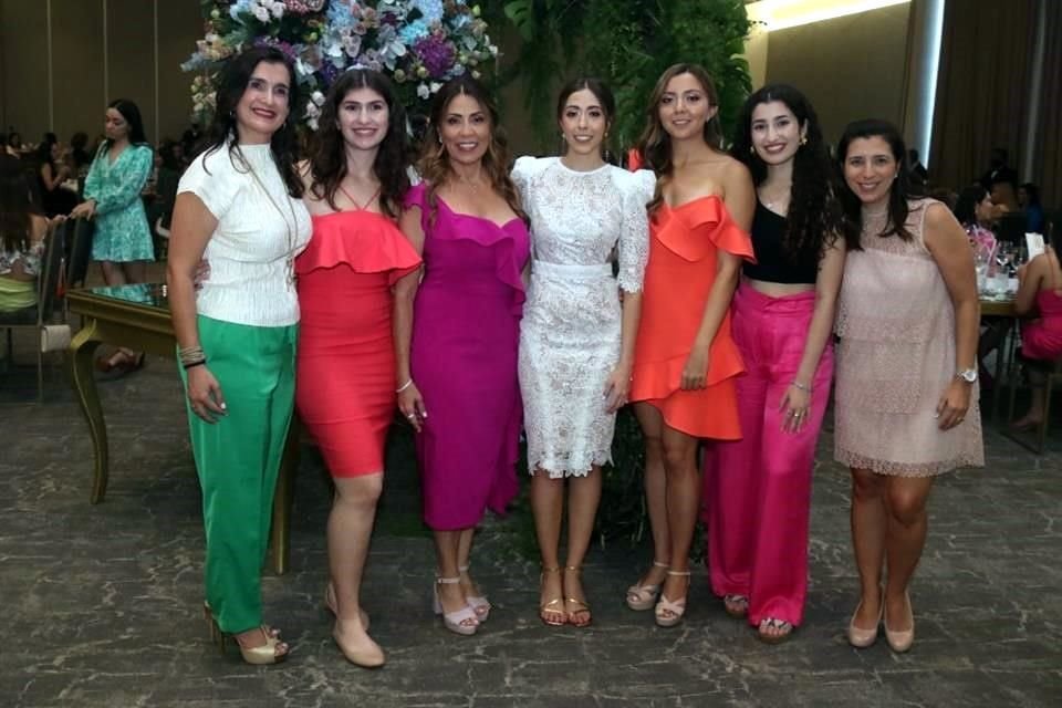 Janeth de Villarrea, Ángela Villarreal, Blanca Villarreal de Canavati, la novia, Melissa Canavati Villarreal, Paola Villarreal y Melody de Villarreal