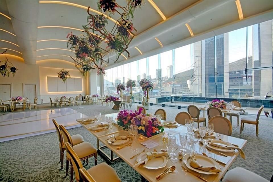 Gran Salón Safi Metropolitan con amplio ventanal panorámico y dos terrazas.